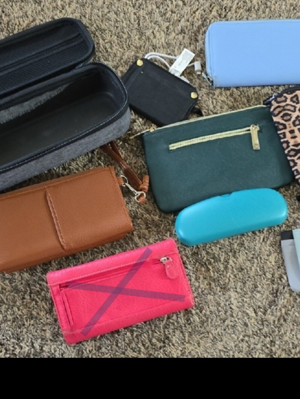 Assorted Wallet and Case Collection - Picture 7 of 8